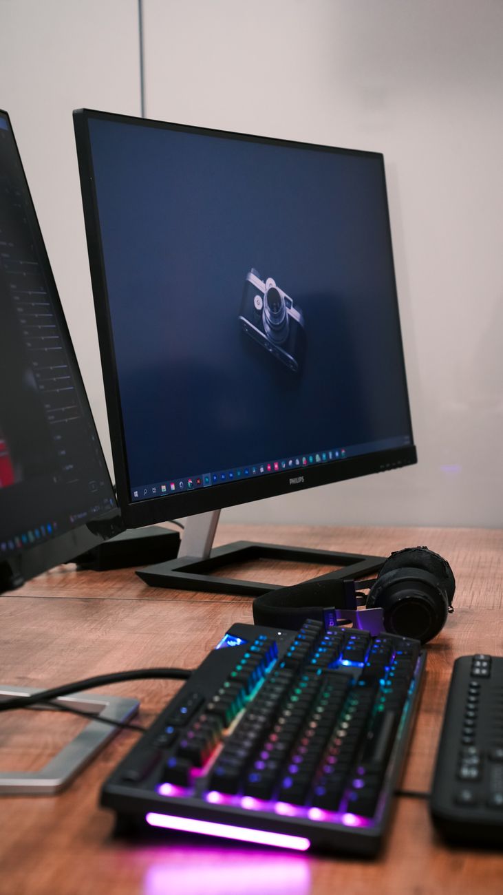 Exclusive gaming journalism monitors and controllers setup